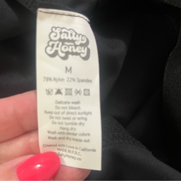 Salty Honey Black and White Padded Tank Top (Medium) - Picture 4 of 6